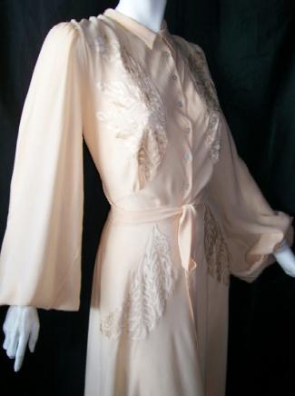 Dorothea's Closet Vintage Clothing 40s robe vintage lingerie